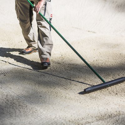 La minutie d'un greenkeeper